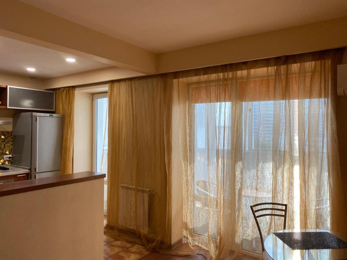 Modern Apartment With Panoramic View Near Metro 23August Харьков Экстерьер фото